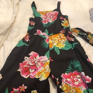 Old navy floral jumpsuit never worn